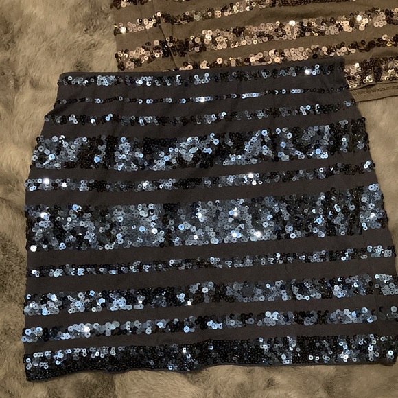 2 Express xs sequin skirts gray and blue - Picture 2 of 6